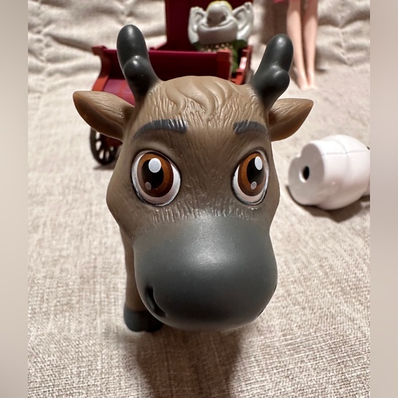 Disney Frozen II Petite Epic Journey Gift Set Anna, Elsa, Sven, Kristoff & Olaf - Picture 10 of 12